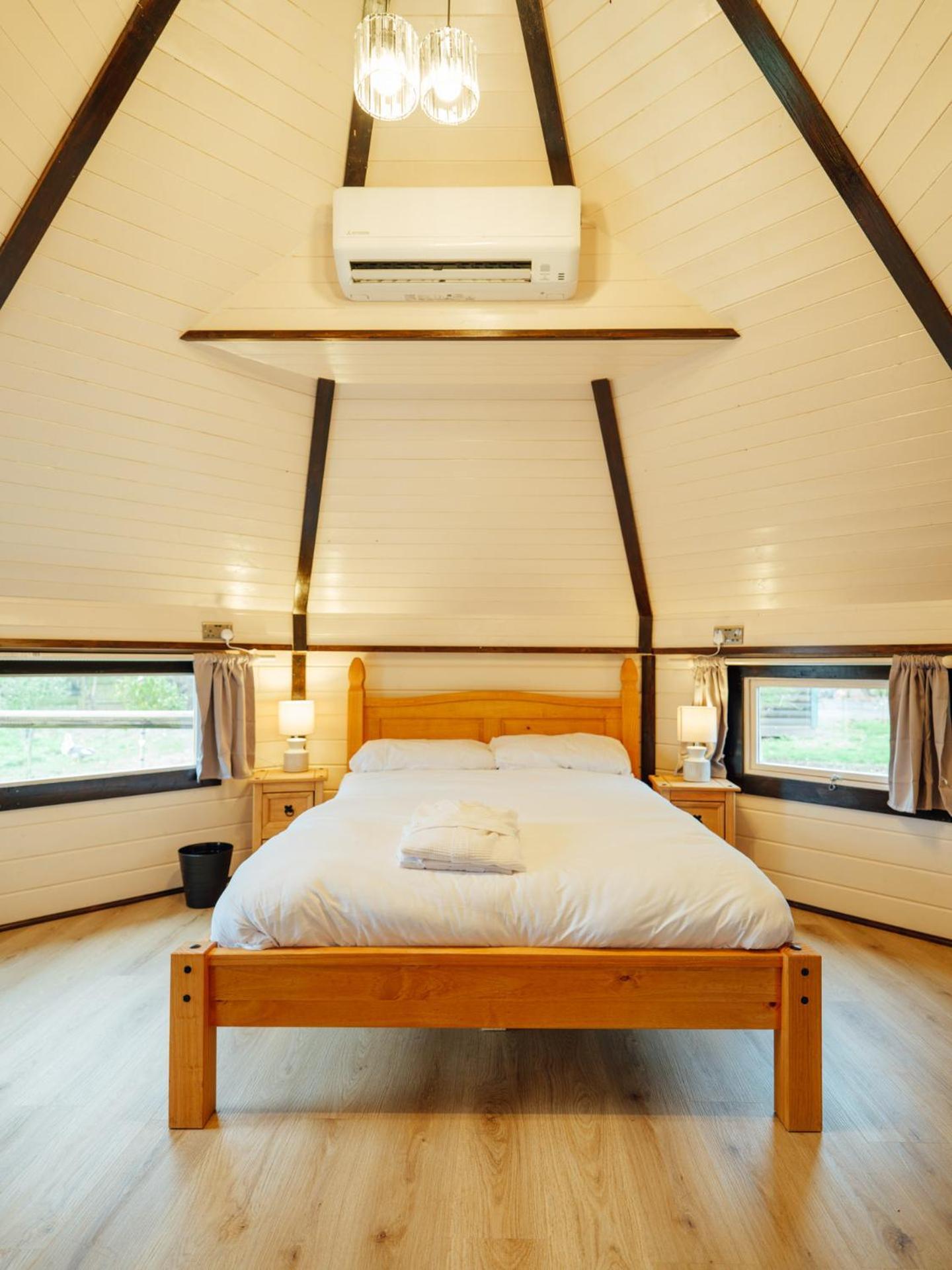 Sunset Retreats The Shire Villa Ombersley ภายนอก รูปภาพ